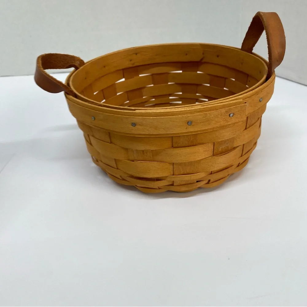 Longaberger Basket Signed 2000 Round w/Natural Leather Handles No Insert 7inX3.5